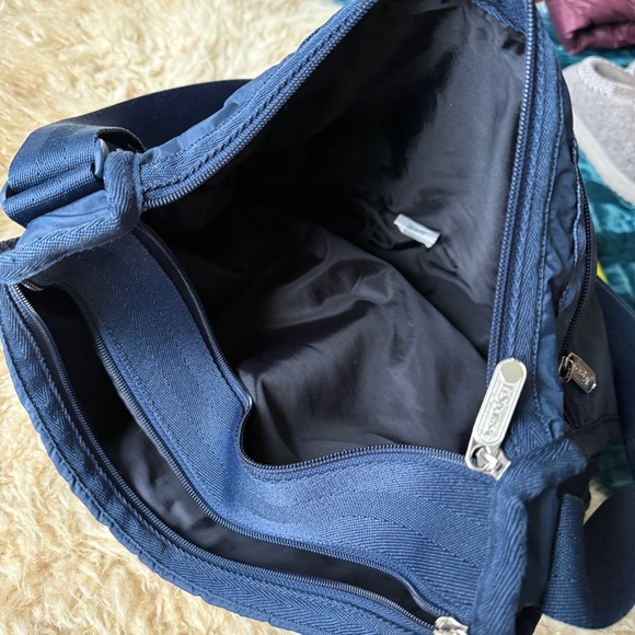 LeSportsac Deluxe Everyday Bag Navy - Picture 8 of 9